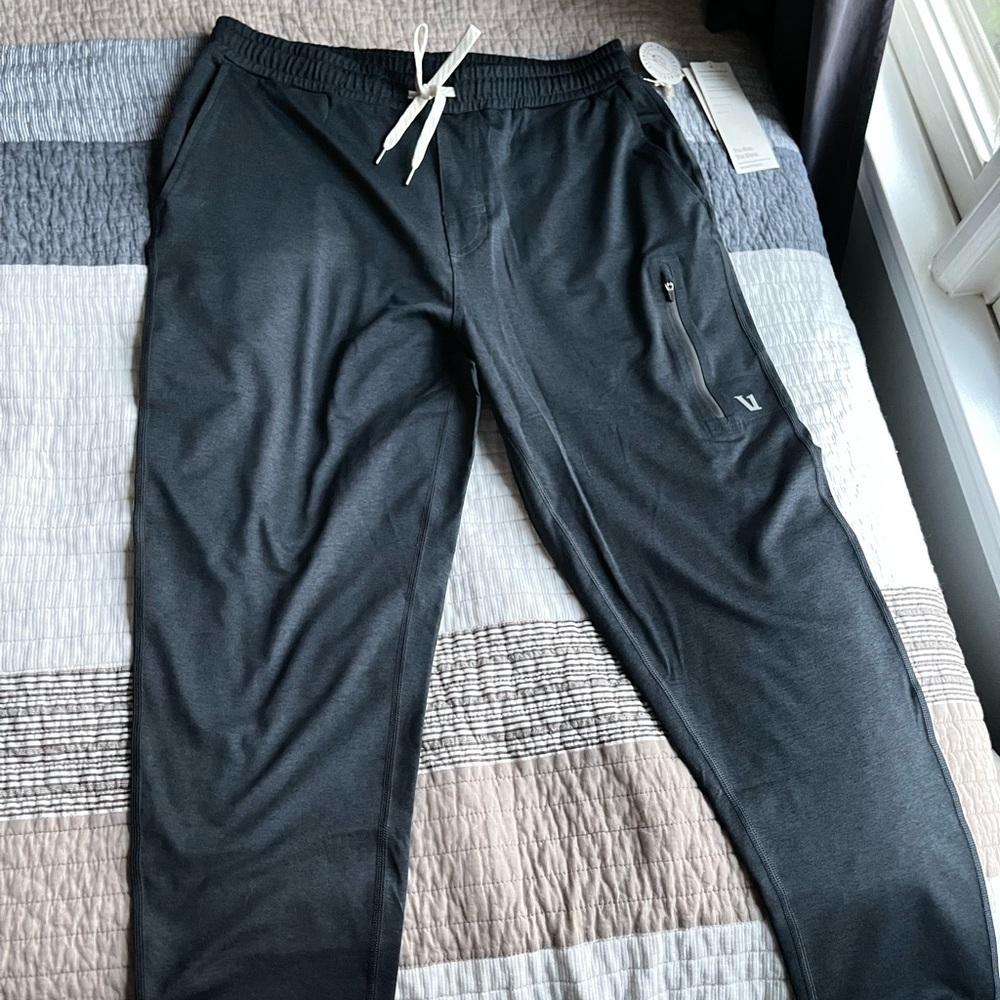 Vuori Black Sweatpants Relaxed Fit Athleisure